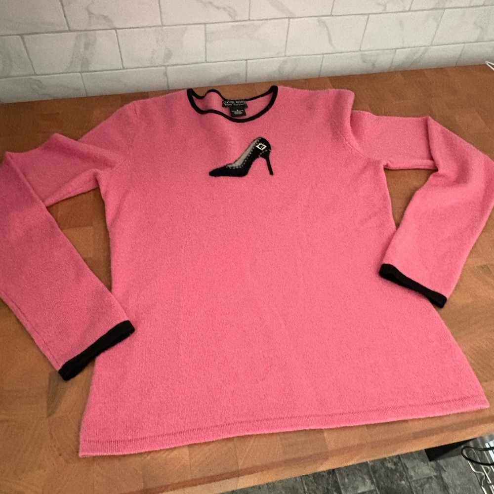 Daniel Bishop 100% Cashmere Pink Sweater with Black Trim and Shoe Design. Size S